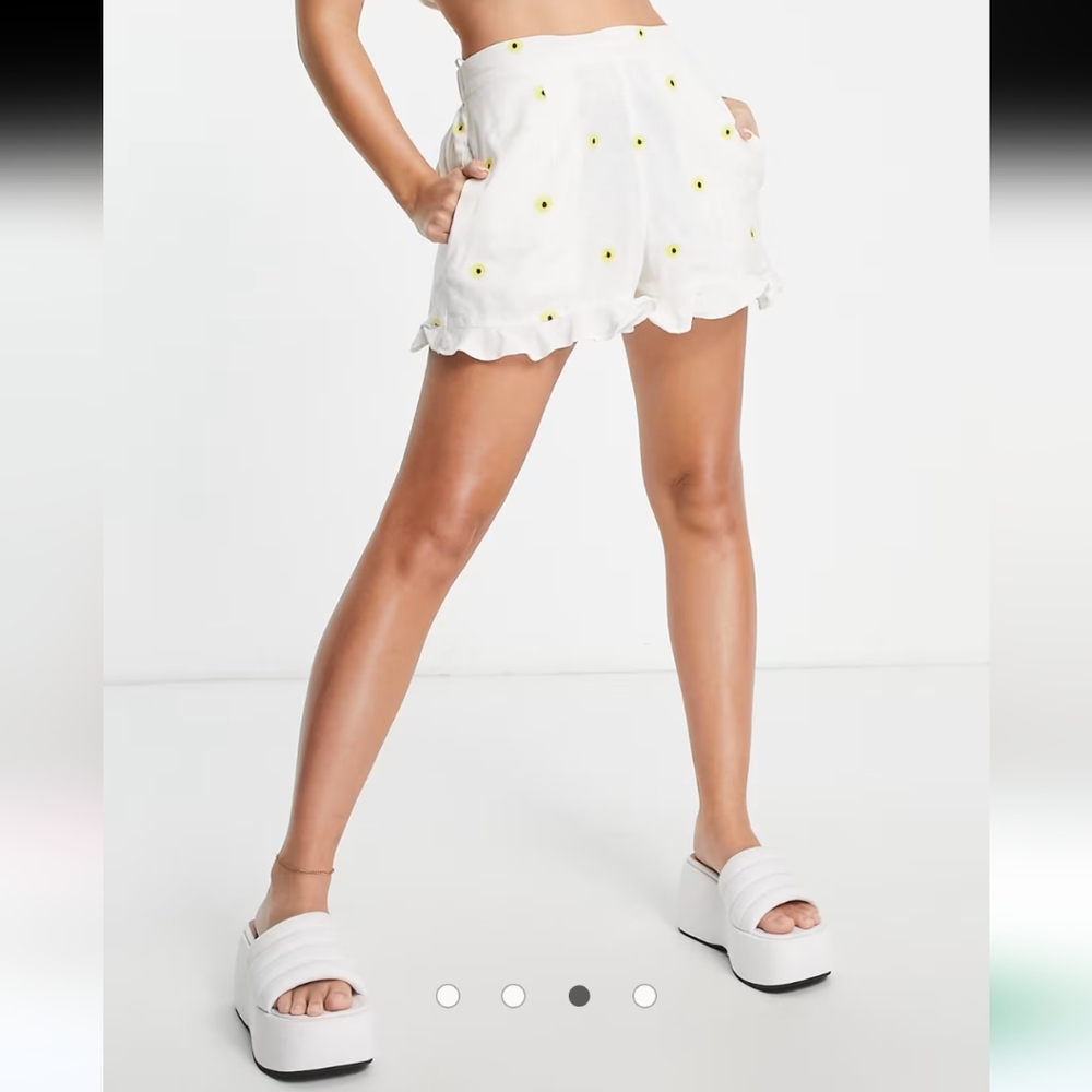 NWT Petites Floral Shorts Women's 8 White Yellow Cottagecore Peasant Retro 90s